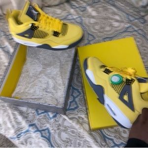 Nice shoes clean and nice wear 1 time